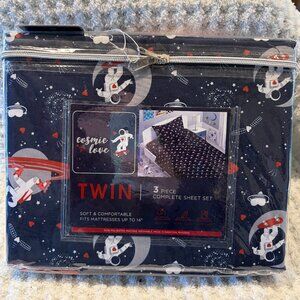 Cosmic Love Twin 3-Piece Sheet Set – Astronaut Space Print – New in Package